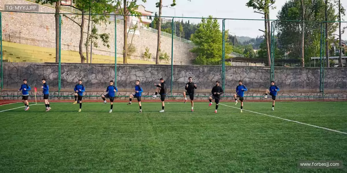 汗水与荣耀的舞台，等你来战！⚽ 报名即享专属福利，点击开启征程！